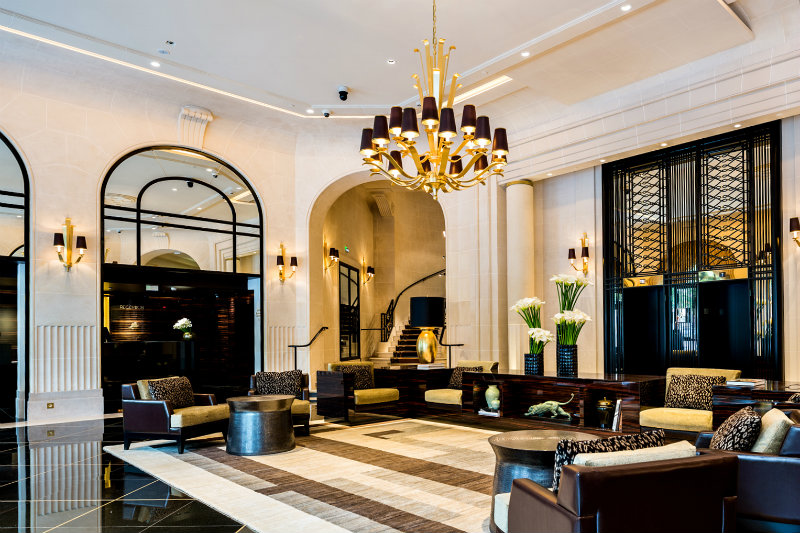 covet-edition-Spectacular-Appartement-Parisien-in-Prince-de-Galles-Lobby