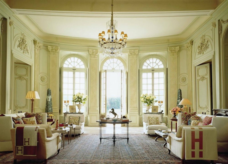 coveted-Top-Interior-Designers-Timothy-Corrigan-traditional-living-room-timothy-corrigan-inc-loire-valley-france-200909-3_1000-watermarked