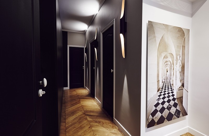 contemporary-interiors-rue-monsieur-paris-hallway