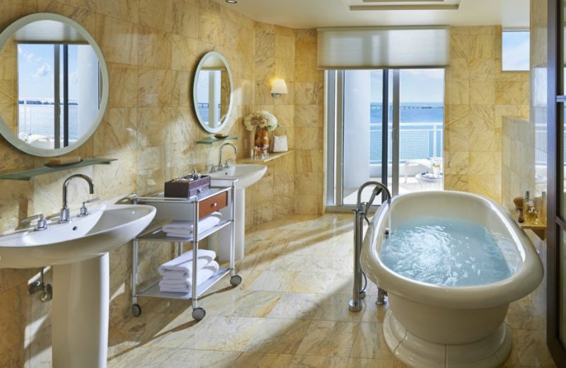 biscayne-bathroom-hotel-mandarin-hotel