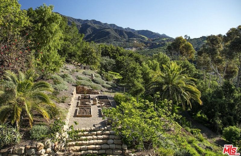 Natalie Portman's recently purshaced montecito estate 1