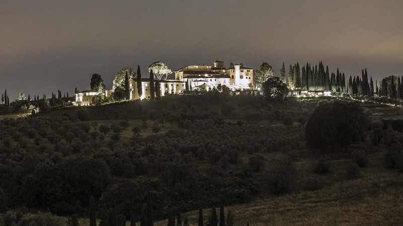 Experience Luxury Under the Tuscan Stars at Castello del Nero 8