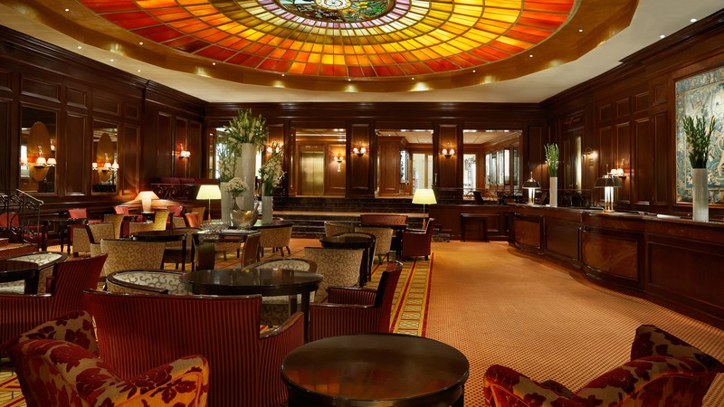 Be Memerised by the Impeccable Service of Hotel Vier Jahreszeiten 1