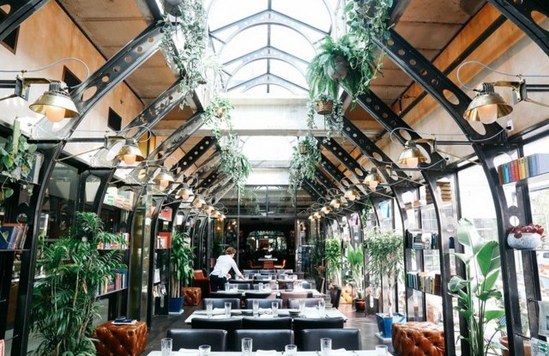 DISCOVER THE WORLD'S MOST SPECTACULAR GLASS RESTAURANTS > CovetED Magazine > the ultimate collector's luxury and design magazine > #covetedmagazine #glassrestaurants #restaurantdesign