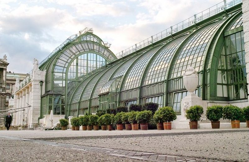 DISCOVER THE WORLD'S MOST SPECTACULAR GLASS RESTAURANTS > CovetED Magazine > the ultimate collector's luxury and design magazine > #covetedmagazine #glassrestaurants #restaurantdesign