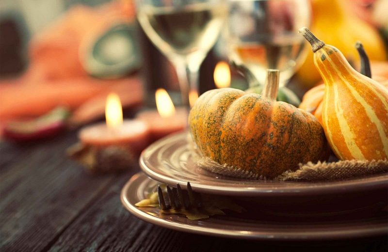 Give Thanks with an Impressive Taste. To see more news about Thanksgiving decoration ideas, subscribe our newsletter right now! #thanksgivingdecoration #thanksgivingdecorationideas #classythanksgiving #holiday decoration