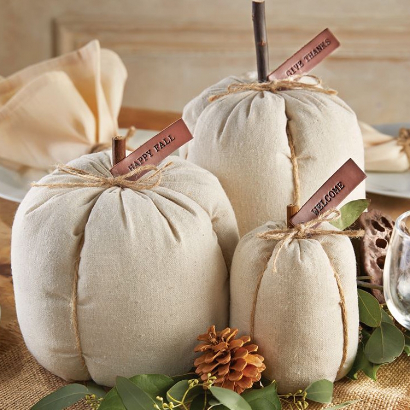 Be Inspired By The Most Coveted Luxury Halloween Decor Ideas ➤ To see more news about Luxury Design visit us at http://covetedition.com/ #interiordesign #homedecor #luxurybrand @BathroomsLuxury @bocadolobo @delightfulll @brabbu @essentialhomeeu @circudesign @mvalentinabath @luxxu @covethouse_