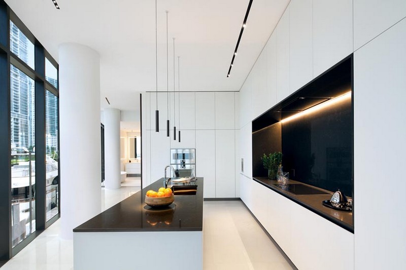 Settle in Style at Aston Martin Residences. To see more news about luxury buildings, subscribe our newsletter right now! #astonmartinresidences #astonmartin #biscayneboulevard #luxurymiami #luxurybuildings #marekreichman #simonsproule #astonmartinmiami