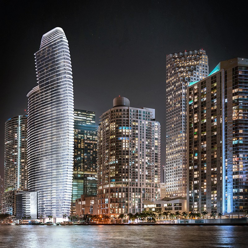 Settle in Style at Aston Martin Residences. To see more news about luxury buildings, subscribe our newsletter right now! #astonmartinresidences #astonmartin #biscayneboulevard #luxurymiami #luxurybuildings #marekreichman #simonsproule #astonmartinmiami