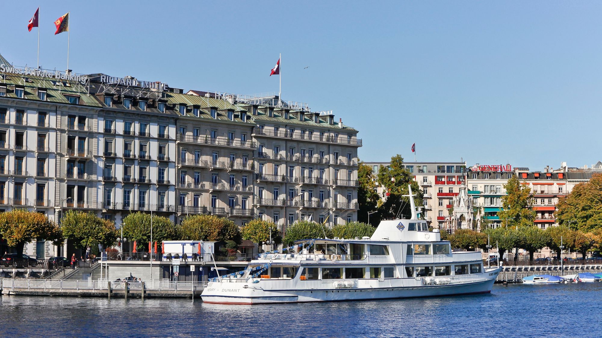 B3 Designers Bring the Nordic Theme to the Ritz-Carlton Geneva. To see more news about luxury hotels, subscribe our newsletter right now! #b3designers #ritzcarltongeneva #ritzcarltonhoteldelapaixgeneva #luxuryhotels #contemporarynordicminimalism #bestinteriordesigners #diningdecor