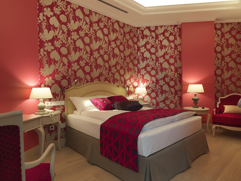 The New Relais Le Chevalier by Elisabetta de Strobel. To see more news about incredible hotels, subscribe our newsletter right now! #relaislechevalier #elisabettadestrobel #terzomillennium #tobeverona #topinteriordesigners #luxuryhotels #europeandesign #europeanhotels