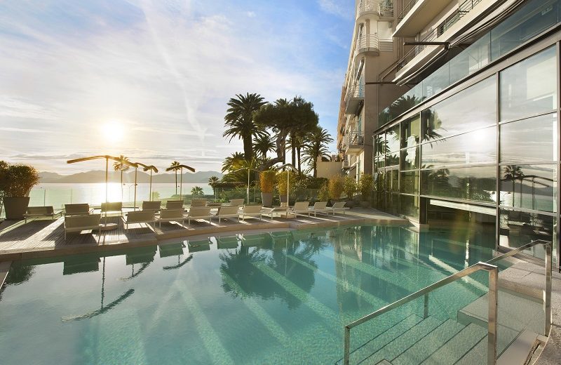 A Mediterranean Experience at Radisson Blu Hotel. To see more news about amazing hotels, subscribe our newsletter right now! #RadissonBluHotel #LuxuryExperience #LuxuryLiving #FrenchRiviera #Croisette #LuxuryHotel #MediterraneanExperience #LuxuryDecor #FrenchHotels #RoomDecor
