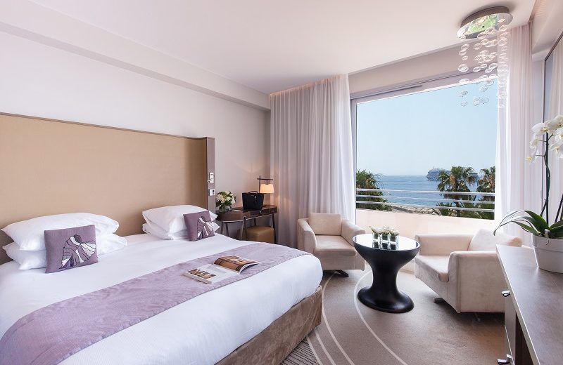 A Mediterranean Experience at Radisson Blu Hotel. To see more news about amazing hotels, subscribe our newsletter right now! #RadissonBluHotel #LuxuryExperience #LuxuryLiving #FrenchRiviera #Croisette #LuxuryHotel #MediterraneanExperience #LuxuryDecor #FrenchHotels #RoomDecor