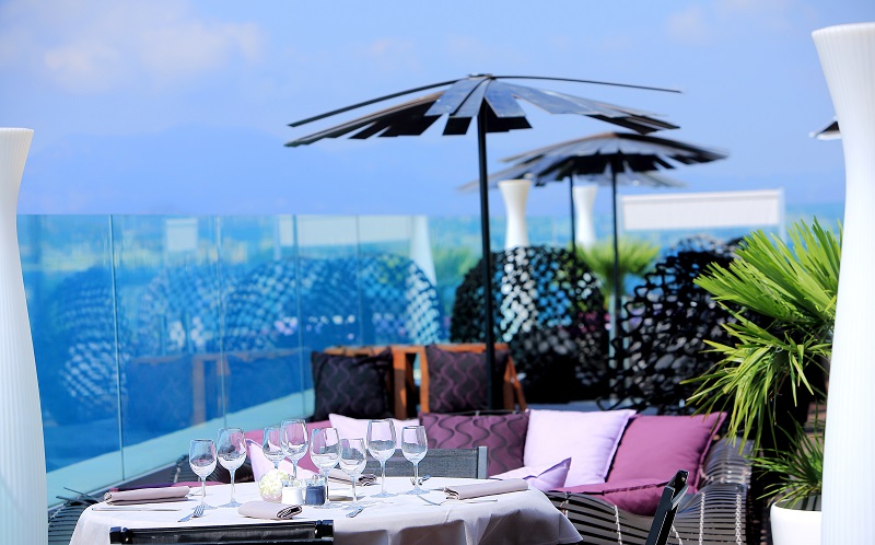 A Mediterranean Experience at Radisson Blu Hotel. To see more news about amazing hotels, subscribe our newsletter right now! #RadissonBluHotel #LuxuryExperience #LuxuryLiving #FrenchRiviera #Croisette #LuxuryHotel #MediterraneanExperience #LuxuryDecor #FrenchHotels #RoomDecor