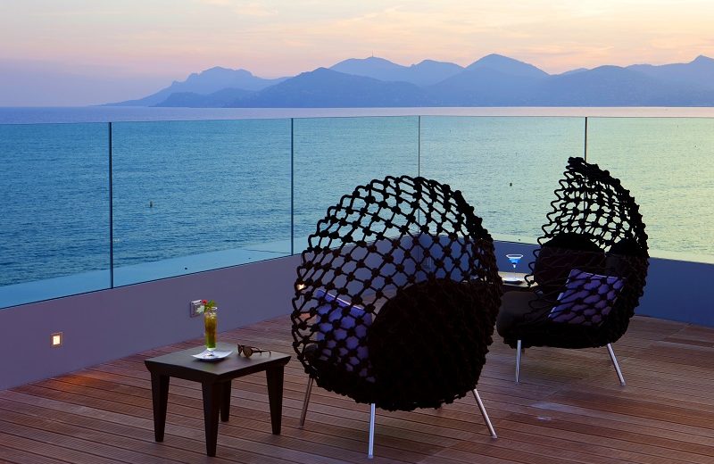 A Mediterranean Experience at Radisson Blu Hotel. To see more news about amazing hotels, subscribe our newsletter right now! #RadissonBluHotel #LuxuryExperience #LuxuryLiving #FrenchRiviera #Croisette #LuxuryHotel #MediterraneanExperience #LuxuryDecor #FrenchHotels #RoomDecor
