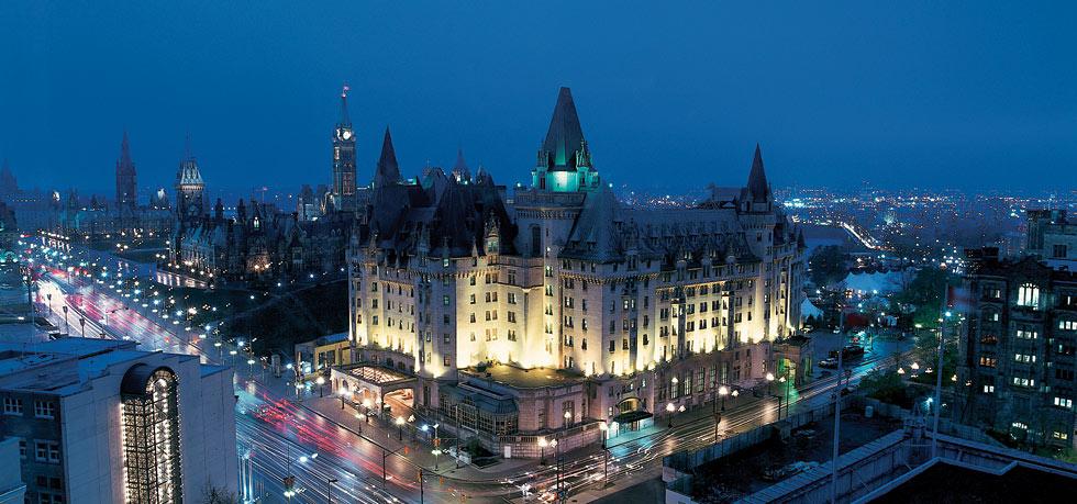 Discover the Enchantment of Fairmont Château Laurier. To see more news about incredible hotels, subscribe our newsletter right now! #fairmontchateaulaurier #accorhotels #luxuryhotels #premierbusinesslodgings #ottawahotels #canadahotels #fairmontgold #wilfridsrestaurant