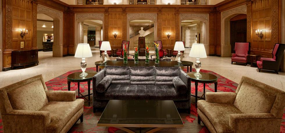 Discover the Enchantment of Fairmont Château Laurier. To see more news about incredible hotels, subscribe our newsletter right now! #fairmontchateaulaurier #accorhotels #luxuryhotels #premierbusinesslodgings #ottawahotels #canadahotels #fairmontgold #wilfridsrestaurant