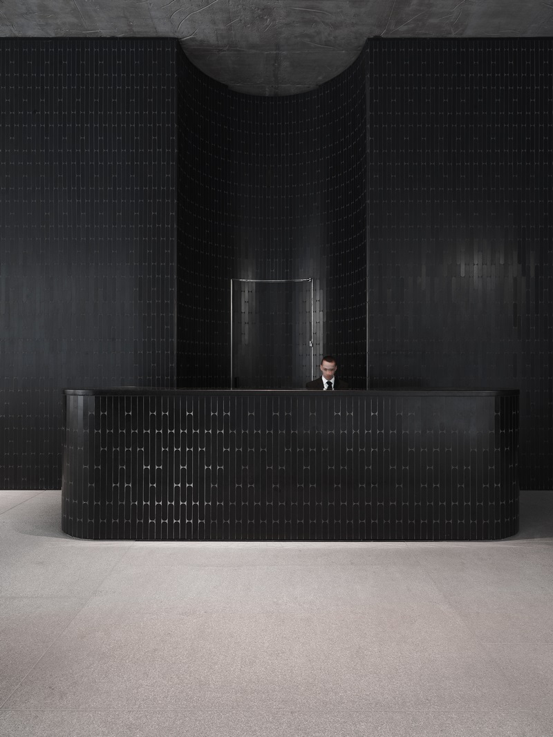 New York Embezzled with Dada's Custom-Made Kitchens and Baths Designs. To see more news about bespoke kitchens and baths, subscribe our newsletter right now! #dada #moltenigroup #56leonardstreet #dadacontract #herzoganddemeuron #alexicogroup #newyork #kitchendecor #bathroomdecor #luxurybrands