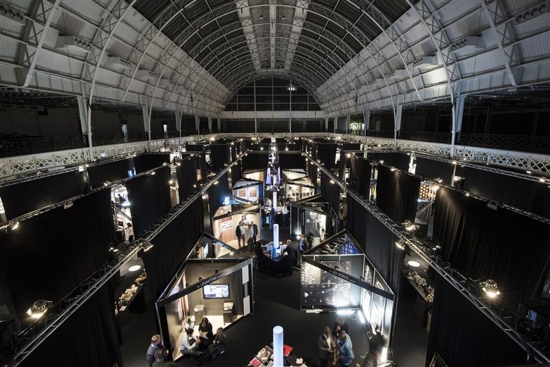 Back for its Sixth London Edition. To see more news about architecture events, subscribe our newsletter right now! #architectatwork #architectatworklondon #architectureevents #designevents #olympianationalhall #saintgobain #skyframe #hudevadradiators