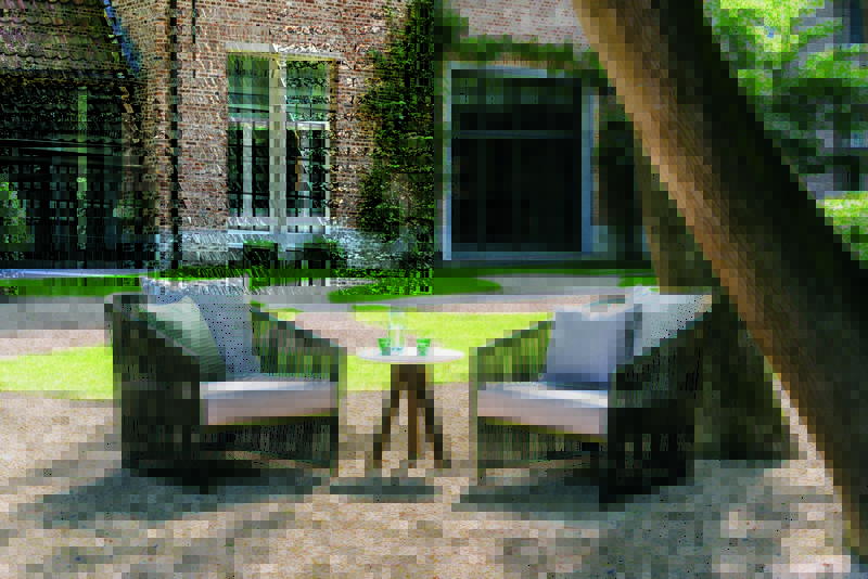Discover the Intricate Bitta Collection. To see more news about outdoor furniture, subscribe our newsletter right now! #kettal #bittacollection #outdoorfurniture #rodolfodordoni #topdesignerbrands #outdoordesign #outdoordecoratingideas #italianbrands #italiandesign