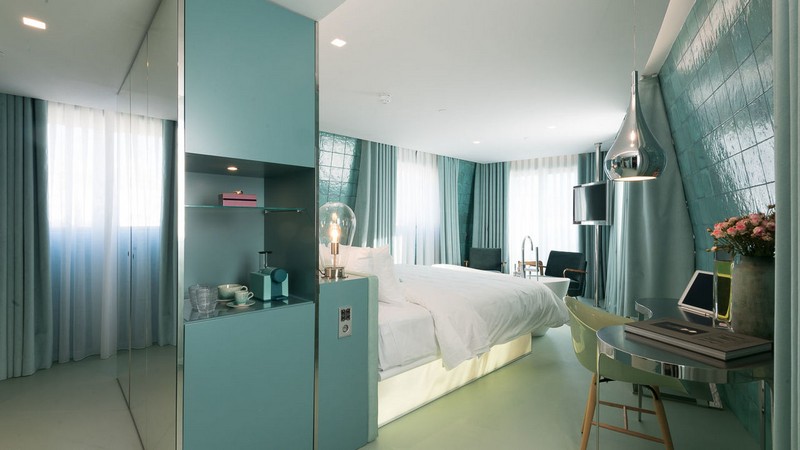 Bathe in the Unique Beautique WC Hotel. To see more news about travel, subscribe our newsletter right now! #beautiquewchotel #thebeautiquehotels #portuguesehotels #luxuryhotels #lisbonhotels #besthotels #bestboutiquehotels #wcbythebeautiquehotels