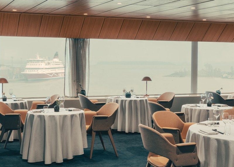 The Rebirth of the Finnish Restaurant Palace by Note Design Studio. To see more news about luxury restaurants, subscribe our newsletter right now! #restaurantpalace #hotelpalace #notedesignstudio #sarcarchitects #skanska #royalravintolat #luxuryrestaurants #luxuryhotels #europeancuisine