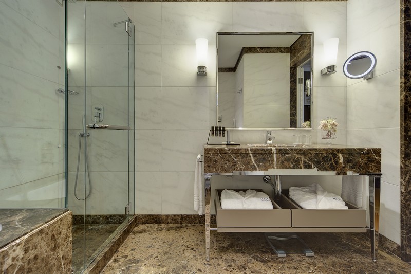 An Experience for Life in the Outstanding Meliá Genova Hotel. To see more news about luxury hotels, subscribe our newsletter right now! #meliagenovahotel #meliagenova #meliahotels #luxuryhotels #italianhotels #bestboutiquehotels #europeanhotels #europeanvacations #luxuryvacations