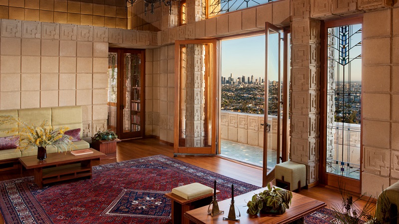 Luxury Home For Sale Designed by American Architect Frank Lloyd Wright ➤ #covetedmagazine #luxurymagazine #luxuryliving #interiordesign #homedecor #milandesignweek2019 #salonedelmobile2019 #isaloni2019 #maisonetobjet ➤ www.covetedition.com ➤ @covetedmagazine @bocadolobo @delightfulll @brabbu @essentialhomeeu @circudesign @mvalentinabath @luxxu @covethouse_ @rug_society @pullcast_jewelryhardware @bybrabbucontract