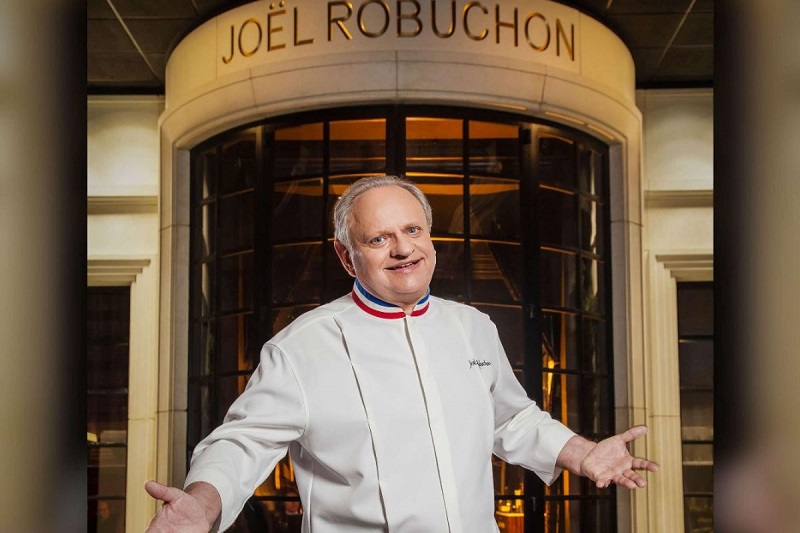 Most Coveted Luxury Restaurants From Chef of the Century Joël Robuchon ➤ #covetedmagazine #frenchcuisine #luxuryrestaurants ➤ www.covetedition.com ➤ @covetedmagazine @bocadolobo @delightfulll @brabbu @essentialhomeeu @circudesign @mvalentinabath @luxxu @covethouse_ @rug_society @pullcast_jewelryhardware @bybrabbucontract