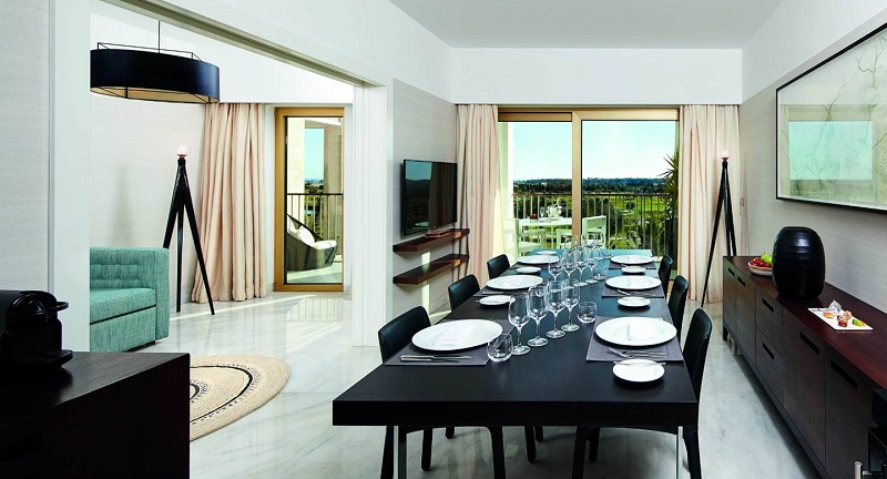 Secrets from Portugal: Ria Restaurant at Anantara Vilamoura ➤ #covetedmagazine #secretsfromportugal #luxuryhotel #riarestaurant #anantaravilamoura ➤ www.covetedition.com ➤ @covetedmagazine @bocadolobo @delightfulll @brabbu @essentialhomeeu @circudesign @mvalentinabath @luxxu @covethouse_ @rug_society @pullcast_jewelryhardware @bybrabbucontract