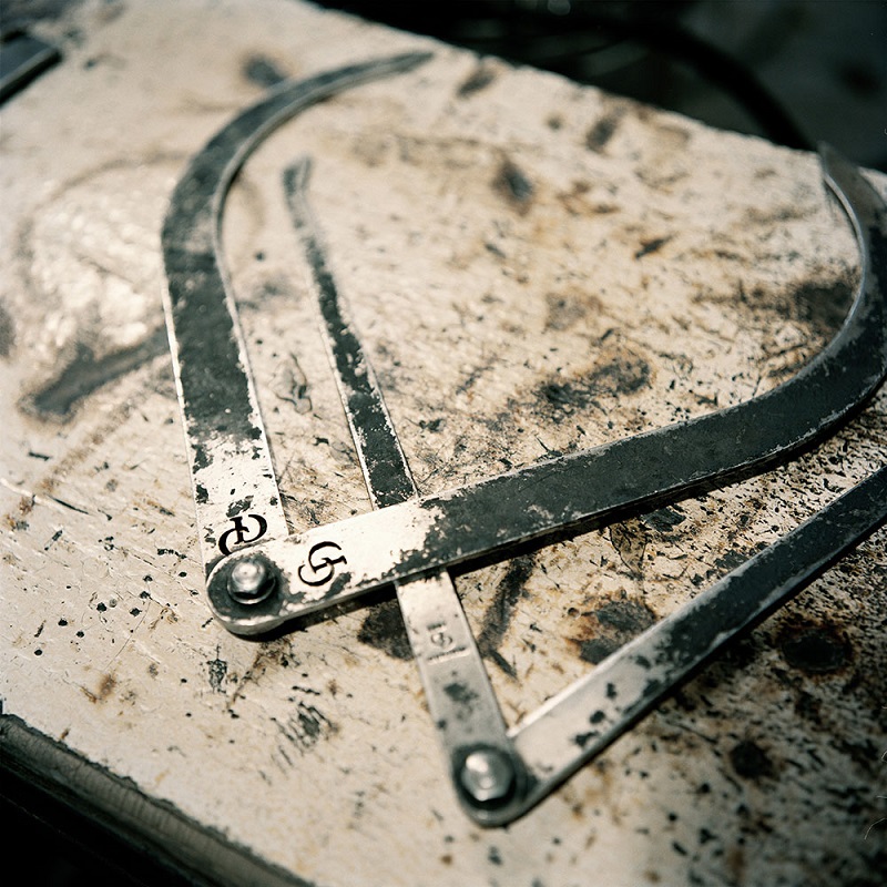 Join Homo Faber And Witness the Beauty of Venetial Artisans At Work ➤ #covetedmagazine #interiordesign #homedecor #venetialartisans #homofaber #contemporarycraftsmanship #europeancraftsmanship #craftsmanship ➤ www.covetedition.com ➤ @covetedmagazine @bocadolobo @delightfulll @brabbu @essentialhomeeu @circudesign @mvalentinabath @luxxu @covethouse_ @rug_society @pullcast_jewelryhardware @bybrabbucontract