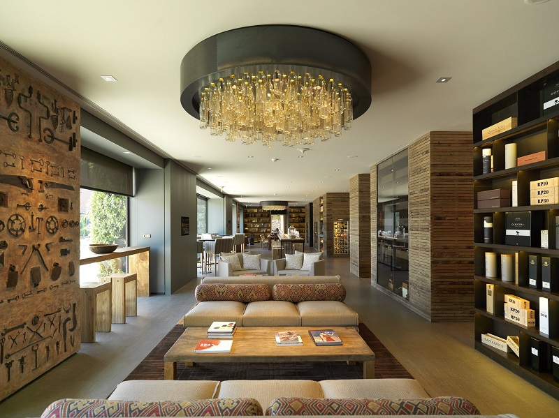 Luxury Travel Guide: The 10 Most Beautiful Places to Visit this Fall ➤ #covetedmagazine #interiordesign #homedecor #luxurytravelguide #luxurytravel #secretsfromportugal ➤ www.covetedition.com ➤ @covetedmagazine @bocadolobo @delightfulll @brabbu @essentialhomeeu @circudesign @mvalentinabath @luxxu @covethouse_ @rug_society @pullcast_jewelryhardware @bybrabbucontract Luxury Travel Guide