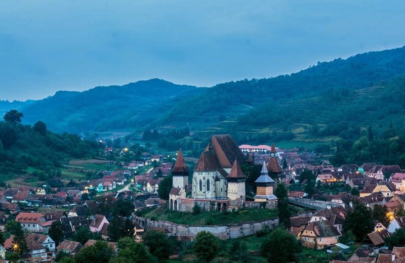 Luxury Travel Guide: The 10 Most Beautiful Places to Visit this Fall ➤ #covetedmagazine #interiordesign #homedecor #luxurytravelguide #luxurytravel #secretsfromportugal ➤ www.covetedition.com ➤ @covetedmagazine @bocadolobo @delightfulll @brabbu @essentialhomeeu @circudesign @mvalentinabath @luxxu @covethouse_ @rug_society @pullcast_jewelryhardware @bybrabbucontract Luxury Travel Guide