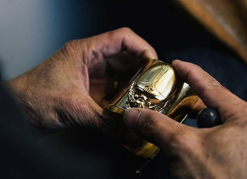 Recall Karl Lagerfeld's Tribute to Métiers D’Art and Fine Crafts 1 ➤ #covetedmagazine #interiordesign #homedecor #thebestofmom #craftsmanship #designtrends #craftsmanship #trends #luxurybrands ➤ www.covetedition.com ➤ @covetedmagazine @bocadolobo @delightfulll @brabbu @essentialhomeeu @circudesign @mvalentinabath @luxxu @covethouse_ @rug_society @pullcast_jewelryhardware @byfoogo