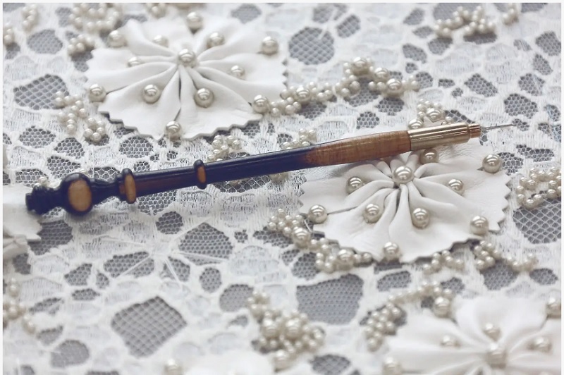 Recall Karl Lagerfeld's Tribute to Métiers D’Art and Fine Crafts 1 ➤ #covetedmagazine #interiordesign #homedecor #thebestofmom #craftsmanship #designtrends #craftsmanship #trends #luxurybrands ➤ www.covetedition.com ➤ @covetedmagazine @bocadolobo @delightfulll @brabbu @essentialhomeeu @circudesign @mvalentinabath @luxxu @covethouse_ @rug_society @pullcast_jewelryhardware @byfoogo