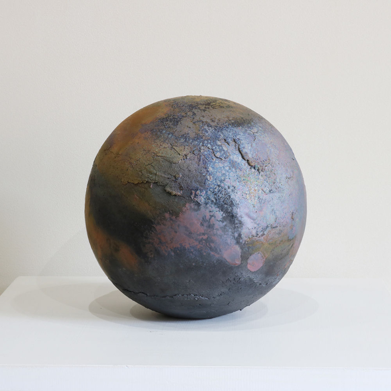 Tomonari Hashimoto creates Ceramic and Metal-like