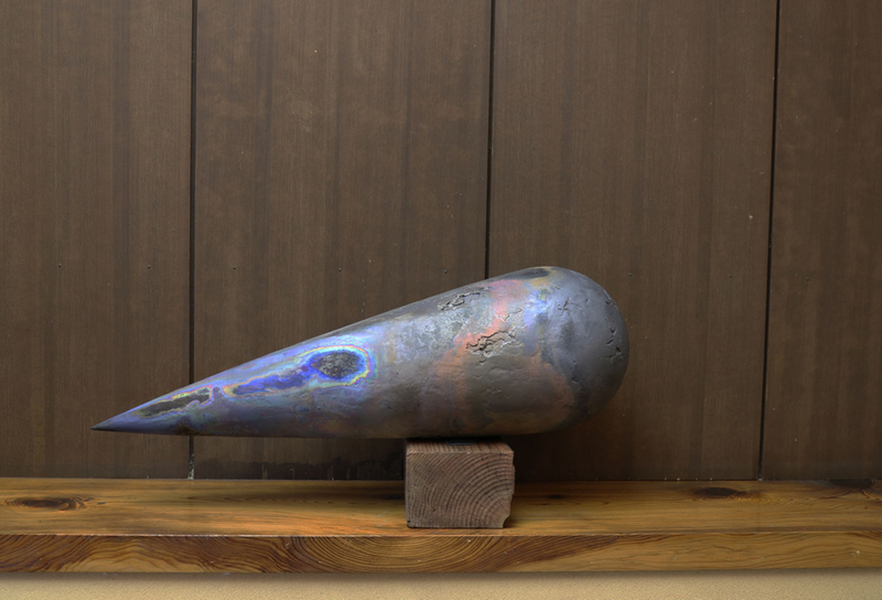 Tomonari Hashimoto creates Ceramic and Metal-like