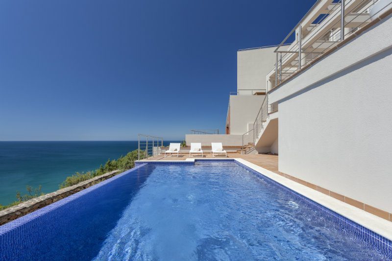 Vila Vita Hotel: Luxury, Elegant and Secluded Getaway in the Algarve   Vila Vita Hotel: Luxury, Elegant and Secluded Getaway in the Algarve Villa Mar    Vista Lounge area 2 800x533