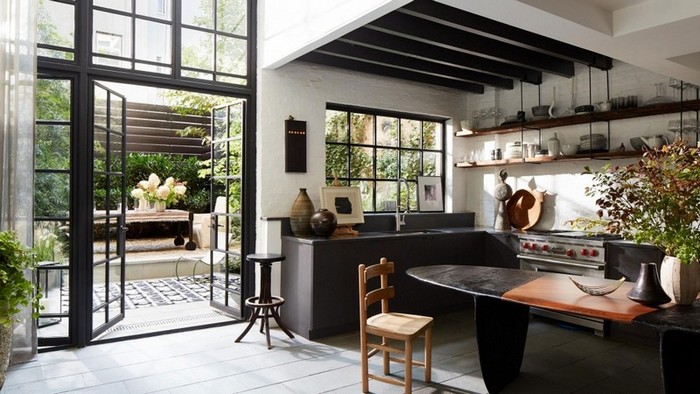 MONIQUE GIBSON: THE INTERIOR DESIGNER OF THE STARS