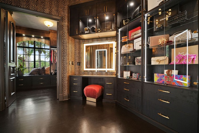 A ROMANTIC VIBE WITH ECLECTIC ACCENTS