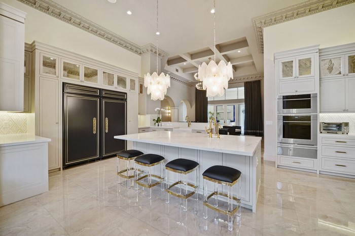 A ROMANTIC VIBE WITH ECLECTIC ACCENTS