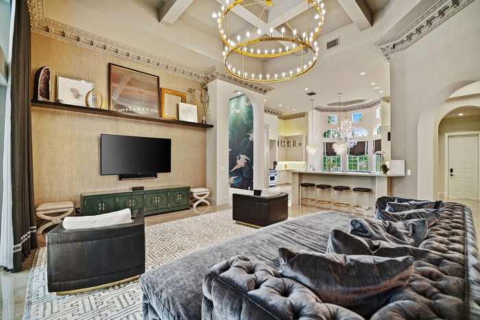 A ROMANTIC VIBE WITH ECLECTIC ACCENTS