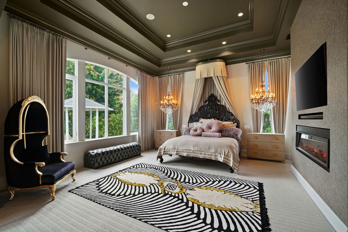 A ROMANTIC VIBE WITH ECLECTIC ACCENTS