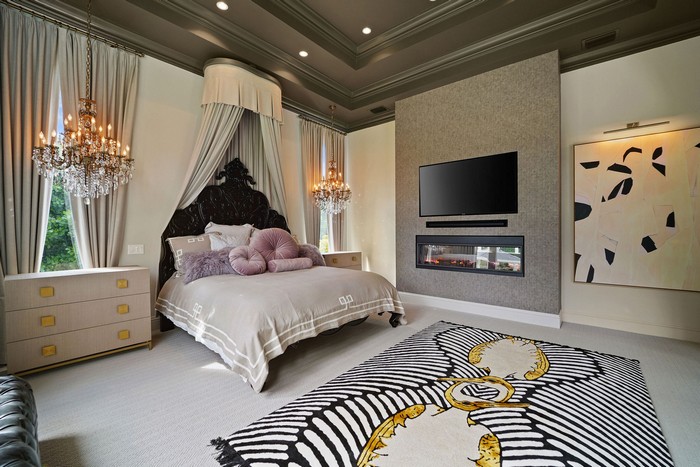 A ROMANTIC VIBE WITH ECLECTIC ACCENTS